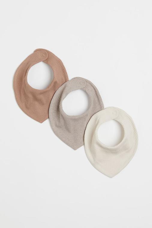 3-pack Ribbed Triangular Scarves offers at $19.99 in H&M